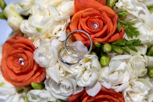 Casamento Nupcial Anéis Buquê Rosas — Fotografia de Stock