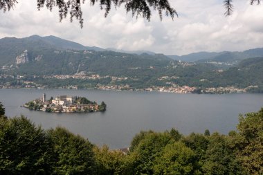 Meyve bahçesi gölü manzaralı panorama