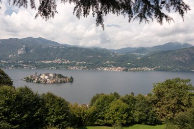 Meyve bahçesi gölü manzaralı panorama