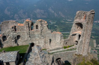 San Michele della Chiusa Manastırı (ayrıca Sagra di San Michele olarak da bilinir), Val di Susa 'nın girişinde Pirchiriano Dağı' nın zirvesinde bulunan bir mimari komplekstir.