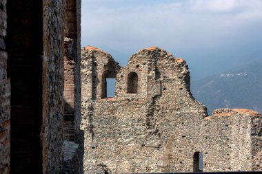 San Michele della Chiusa Manastırı (ayrıca Sagra di San Michele olarak da bilinir), Val di Susa 'nın girişinde Pirchiriano Dağı' nın zirvesinde bulunan bir mimari komplekstir.