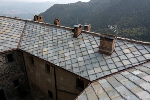 San Michele della Chiusa Manastırı (ayrıca Sagra di San Michele olarak da bilinir), Val di Susa 'nın girişinde Pirchiriano Dağı' nın zirvesinde bulunan bir mimari komplekstir.