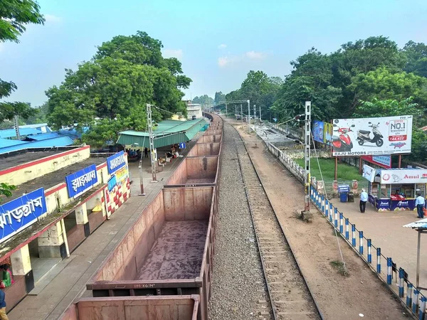 Gare ferroviaire bondée de Jhargram, Bengale-Occidental, Inde — Photo