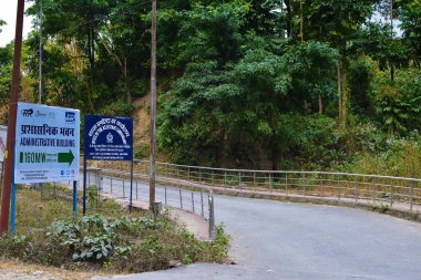 Teesta hidroelektrik santraline giden yol, birleşik döngü güç santrali elektrik üretim istasyonu endüstrisi.