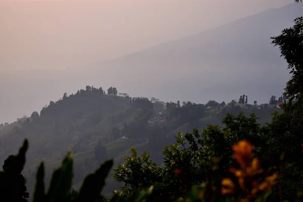 Kalimpong is een station van de Indiase staat West-Bengalen. Het is een onderverdeling van Darjeeling district, 2,5 uur rijden van zowel Darjeeling & Siliguri — Stockfoto