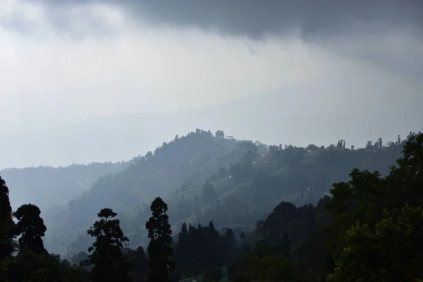 Uitzicht Van Bergen Naar Vallei Bedekt Met Mist Een Mistig — Stockfoto
