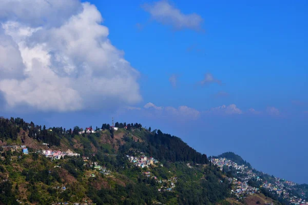 Vue Travers Centre Ville Darjeeling Vers Chaîne Montagnes Spectaculaire Kanchenjunga — Photo