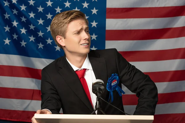 Confident Man Tribune American Flag Background — Stock Photo, Image