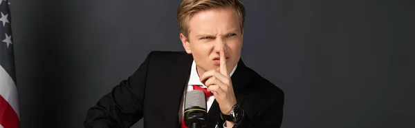 Displeased Emotional Man Showing Shh Gesture Tribune American Flag Black — Stock Photo, Image