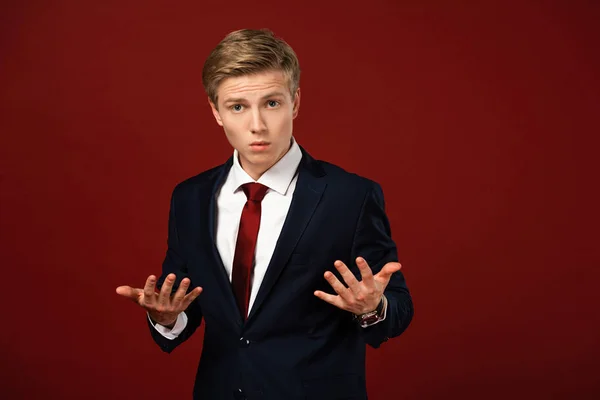 Confused Man Showing Shrug Gesture Red Background — Stock Photo, Image