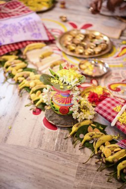Bengali evlilik ritüelleri kil çömleğin güzel süslemeleri...