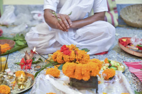 Colorida vista tradicional de rituales de boda bengalíes con flowe —  Fotos de Stock