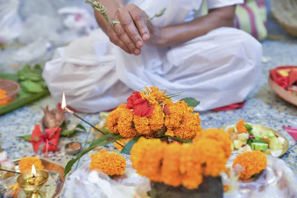 Colourful traditional view of bengali wedding rituals with yello — Zdjęcie stockowe