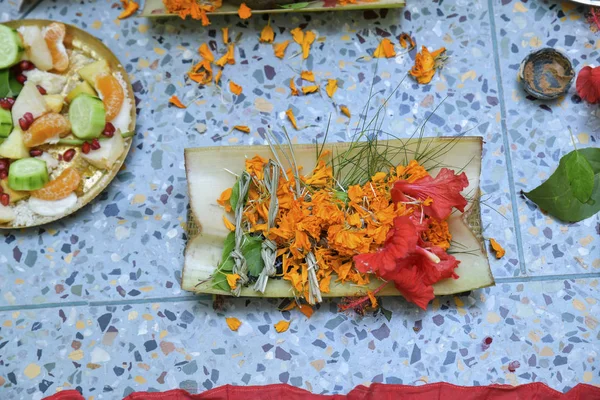 Colourful traditional view of bengali wedding rituals with flowe — Stockfoto