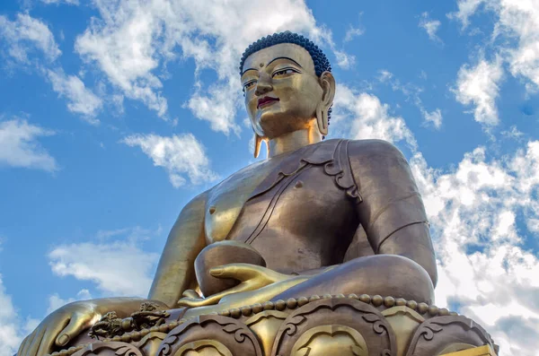 高谭佛的巨大雕像 由铜和青铜制成 位于廷布的最高处 被称为佛点 — 图库照片