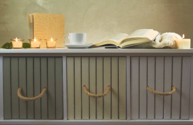 Bir fincan çay ve okuma.