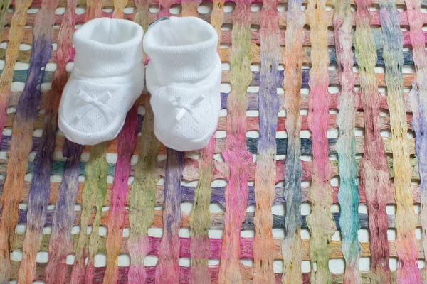 Baby announcement with white shoes — Stock Photo, Image