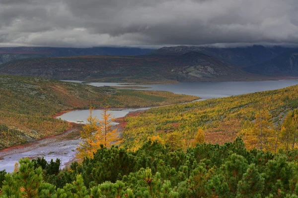 Bewolkte Dag Bij Jack London Lake Magadan Regio Kolyma Russisch — Stockfoto