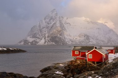 Norveç 'teki ev dağlara karşı, Lofoten Adaları, Norveç