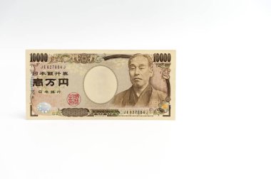 Yen - Japon parası on bin yenlik banknotta, beyaz arka planda, kopyalama alanı ile izole edilmiş. Yatay çekim.
