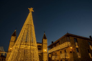 Çikolata markasından muhteşem ışıklandırma, Ferrero Rocher.