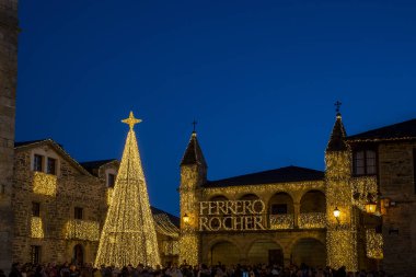 Çikolata markasından muhteşem ışıklandırma, Ferrero Rocher.