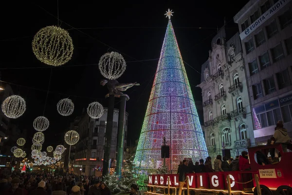 Vigo şehrinin Noel süsü ve ışıkları