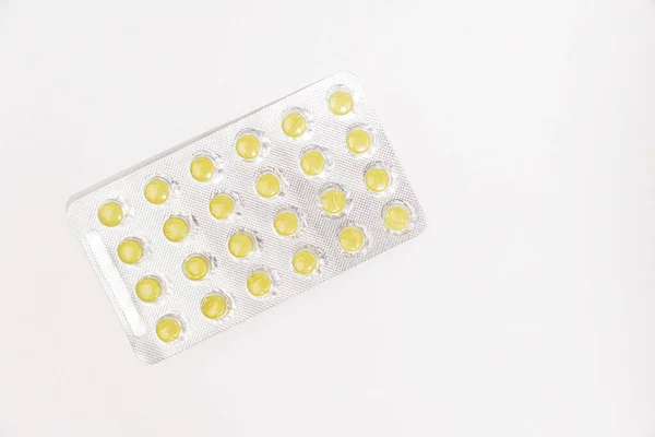 Žlutá Pilulka Bílém Pozadí — Stock fotografie