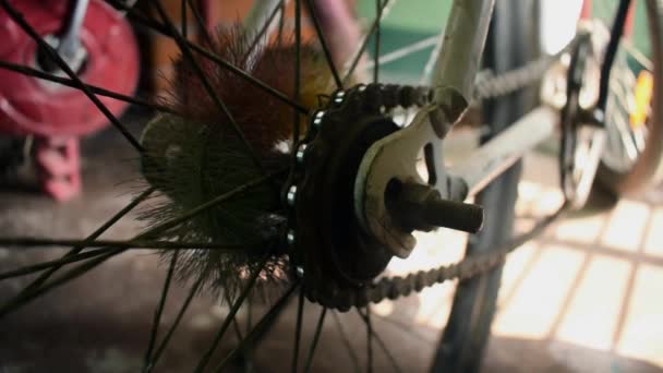 Cadena Bicicleta Corriendo Círculo Mientras Reman Vista Trasera Rueda Con — Vídeos de Stock