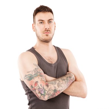 Güçlü adam dövme ile