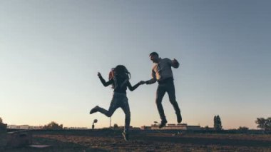  Genç çift eğleniyor. 