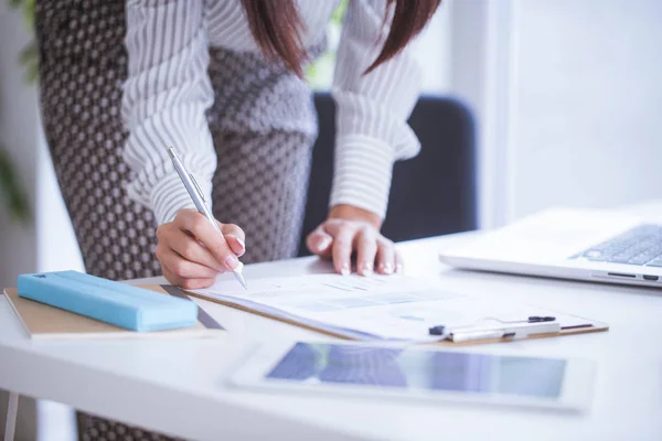 Vrouw in functie — Stockfoto