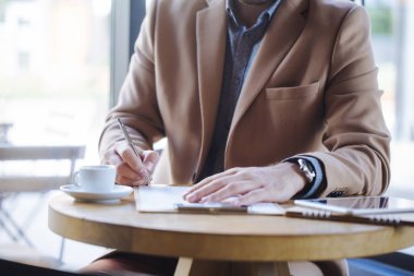 yakışıklı işadamı yazma 