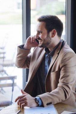 Evet yakışıklı işadamı