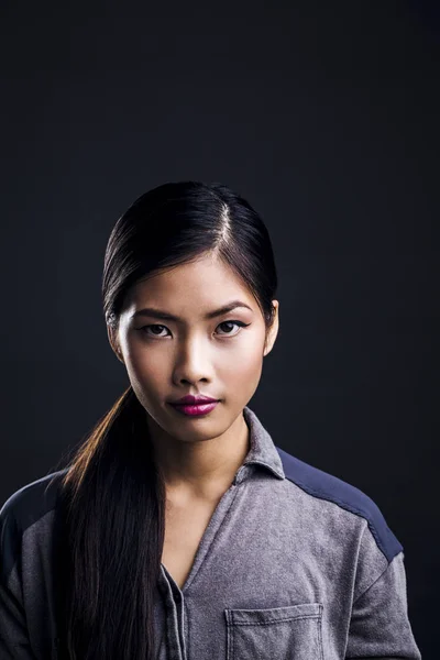 Beautiful Young Asian Woman Being Serious — Stock Photo, Image