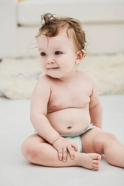 Baby Sitting on the Floor — Stock Photo, Image