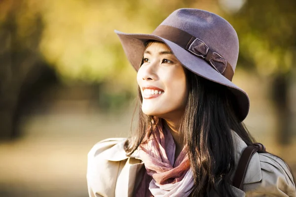 Beautiful Woman in Autumn — Stock Photo, Image