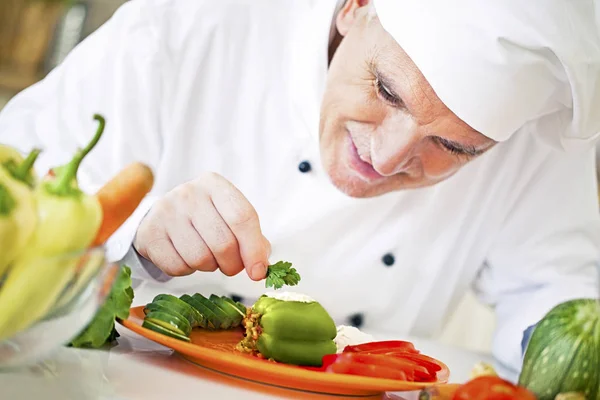 Chef Making Perfect Meal — Stock Photo, Image