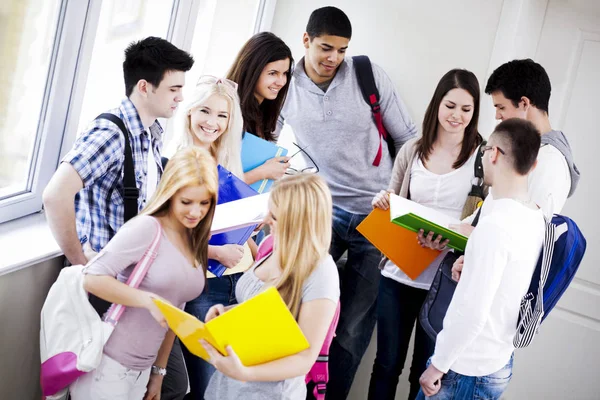 Studenten op een pauze — Stockfoto