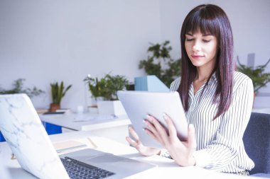 Ofiste çalışan Businessoman