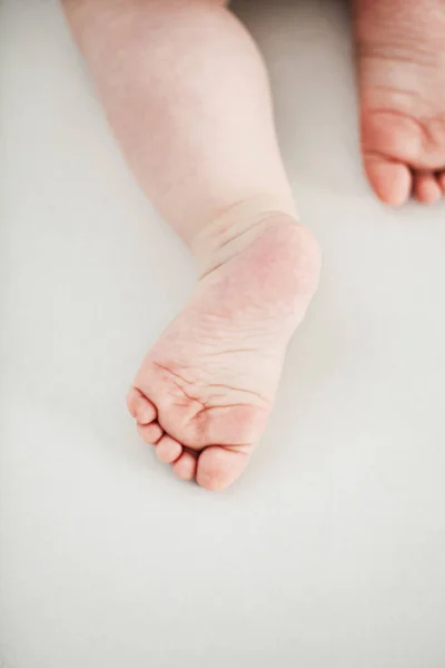 Kleine babyvoetjes — Stockfoto