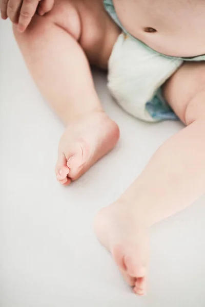 Крихітний дитина ніг — стокове фото