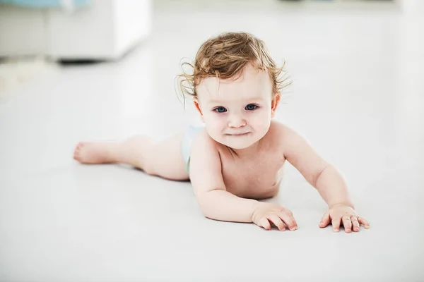 Lindo caucásico bebé niño —  Fotos de Stock