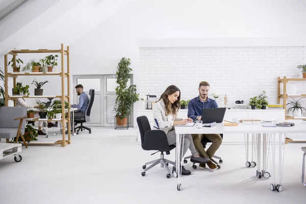 Empresários no trabalho — Fotografia de Stock