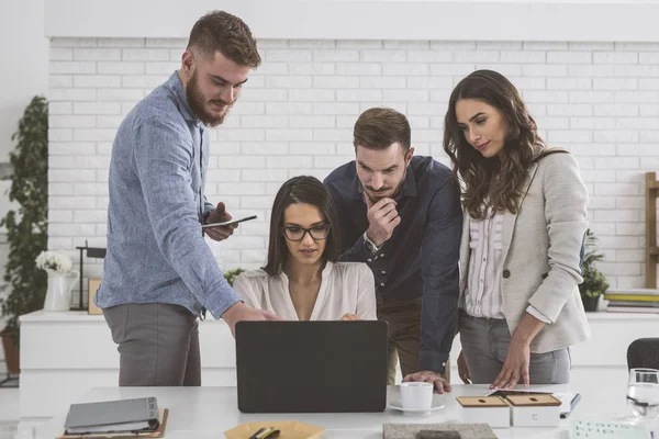 Gerentes en el trabajo — Foto de Stock