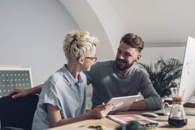 iş yerinde Genç tasarımcılar