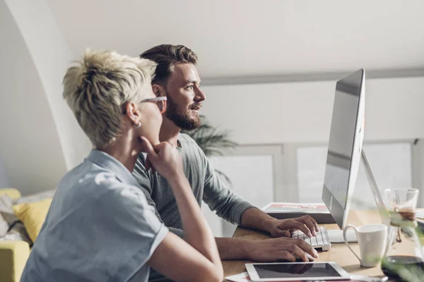 Junge Designer bei der Arbeit — Stockfoto