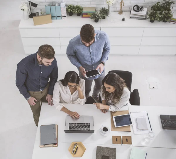 Gerentes en el trabajo — Foto de Stock