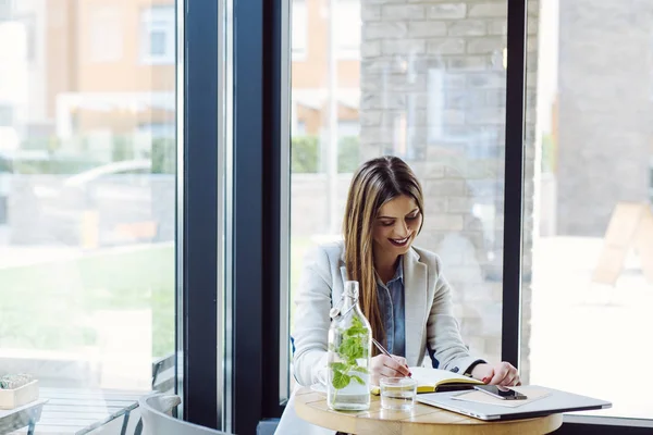 Beautiful Young Woman Working — Stock Photo, Image