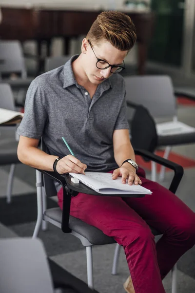 Student Taking a Note — Stock Photo, Image